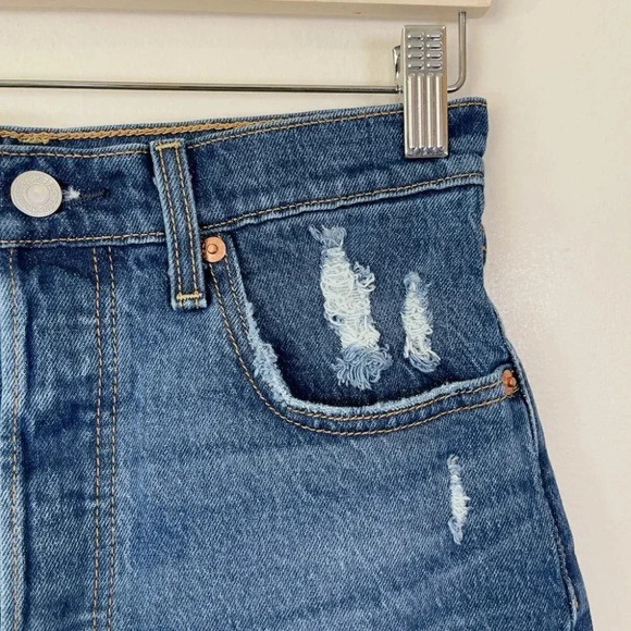 Levi's Ribcage Distressed Mid Thigh Medium Wash Frayed Hem Jean Shorts - Picture 7 of 16